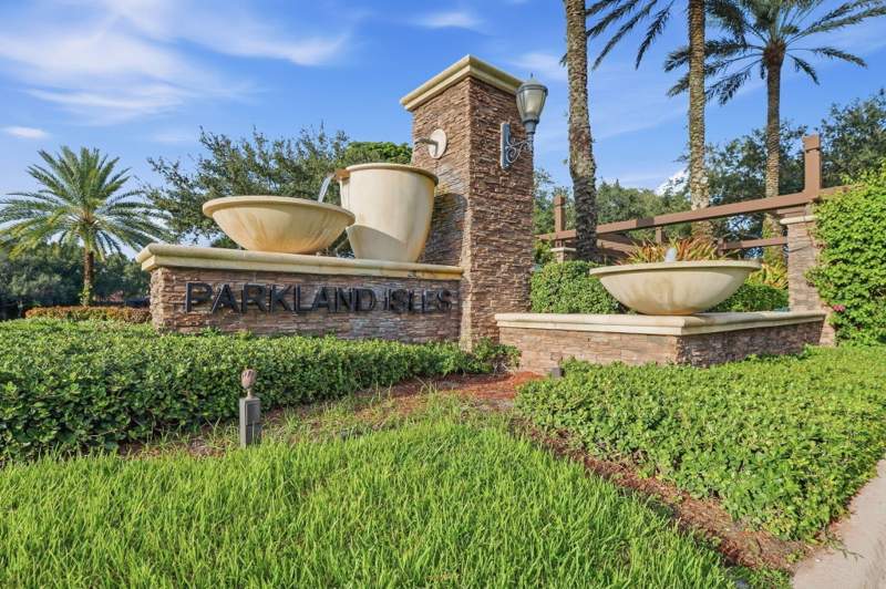 4 bedroom Single Family Residence at 10919 NW 62nd Court, Parkland Isles, Parkland — photo 4