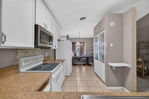 628 Stanford Lane, Port St. Lucie FL - photo 10 of 19
