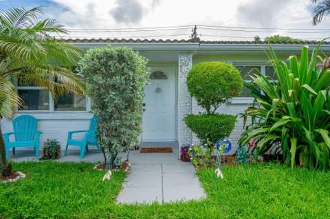 1318 CARDINAL Lane, Lantana FL - photo 6 of 50