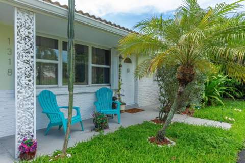 1318 CARDINAL Lane, Lantana FL - photo 7 of 50