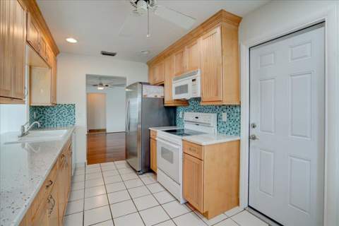 2198 SW 12th Avenue, Boynton Beach FL - photo 19 of 55