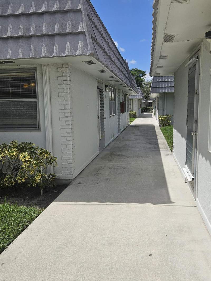 2 bedroom Villa at 17 Valencia A, KINGS POINT VALENCIA CONDOS, Delray Beach — photo 1