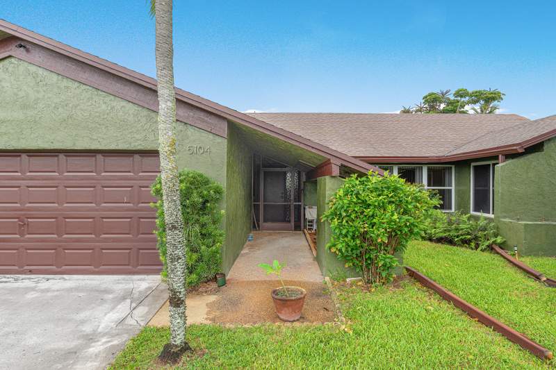 3 bedroom Single Family Residence at 5104 Candlewood Court, LAKES OF SHERBROOKE, Lake Worth — photo 4