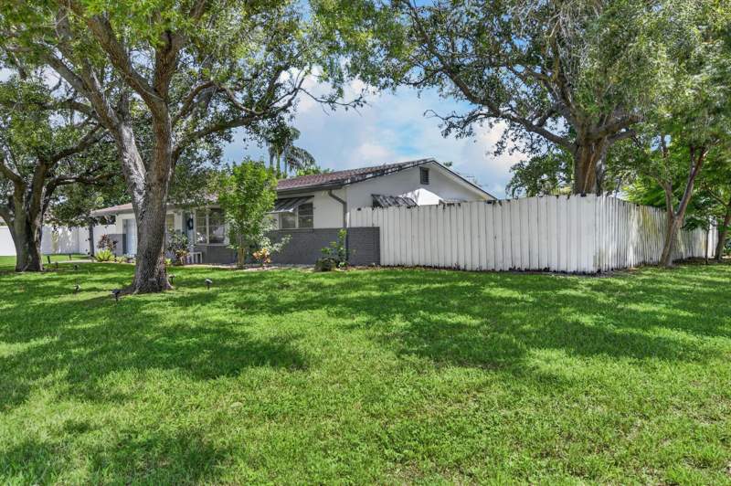 2 bedroom Single Family Residence at 3400 NE 5th Avenue, Villa Rica, Boca Raton — photo 2