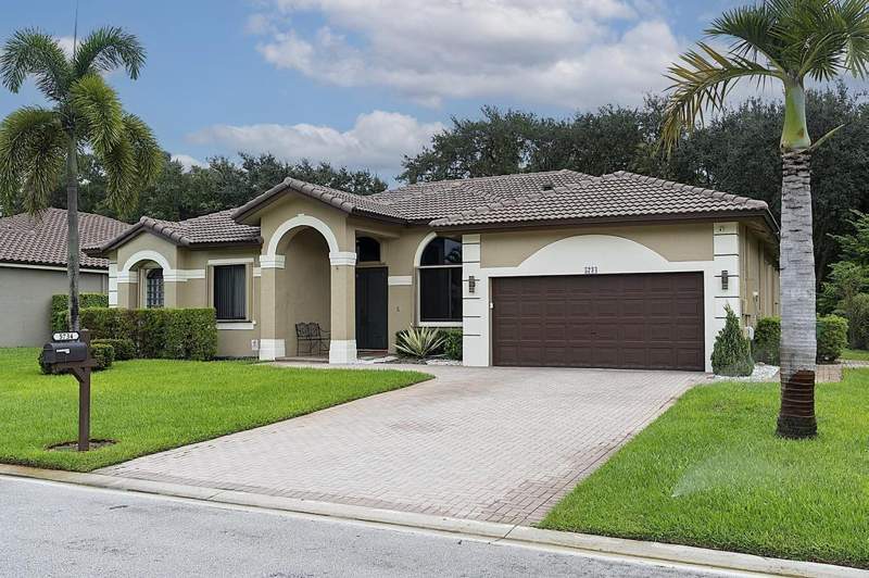 4 bedroom Single Family Residence at 5734 NW 50th Drive, Coral Creek Rep 2, Coral Springs — photo 3