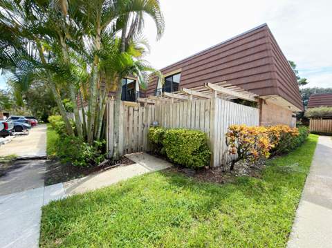 710 7th Lane, Palm Beach Gardens FL - photo 17 of 31