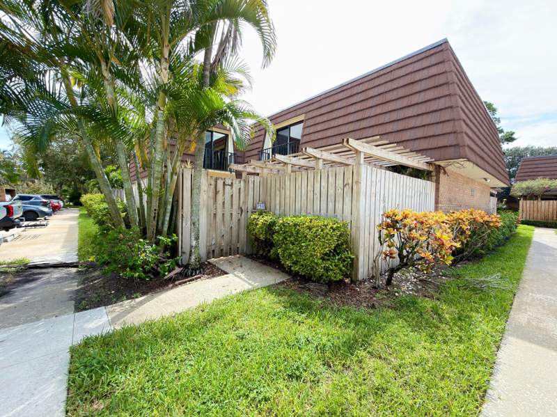 2 bedroom Townhouse at 710 7th Lane, GARDEN LAKES AND GARDEN SQUARE SHOPS, Palm Beach Gardens — photo 1