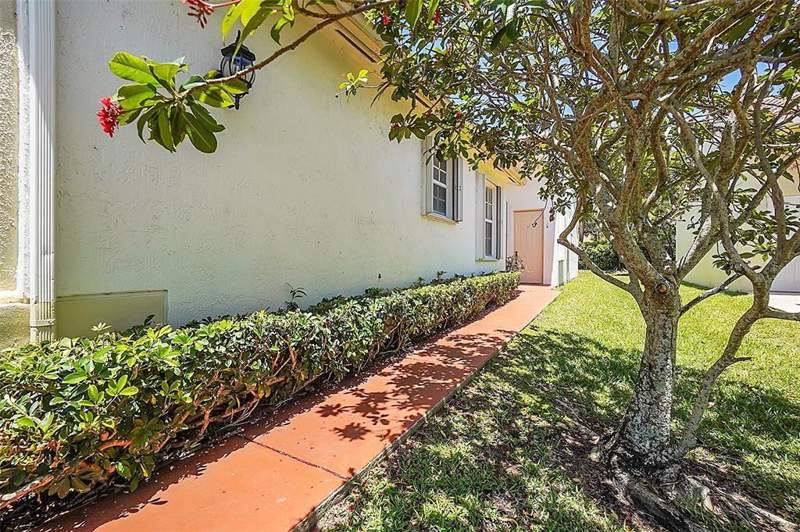 3 bedroom Villa at 6267 Petunia Road #6267, Floral Lakes Ph 3 And 4, Delray Beach — photo 3