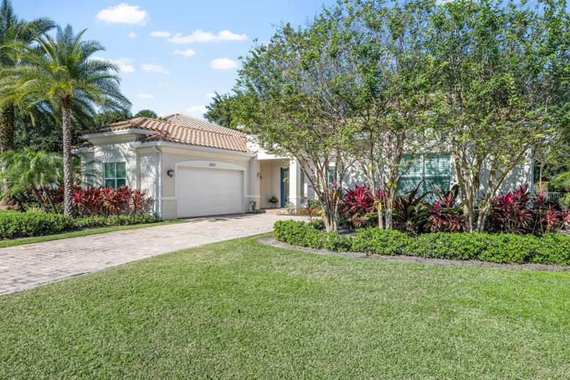 4 bedroom Single Family Residence at 12211 SUNNYDALE Drive, HUNTERS CHASE OF PALM BEACH POLO & COUNT, Wellington — photo 3
