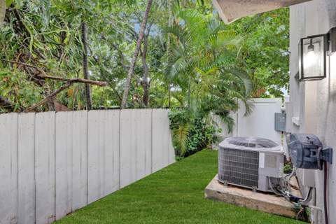 1035 NW 2ND Avenue, Fort Lauderdale FL - photo 10 of 45