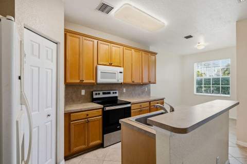 160 Village Boulevard #G, Tequesta FL - photo 6 of 24