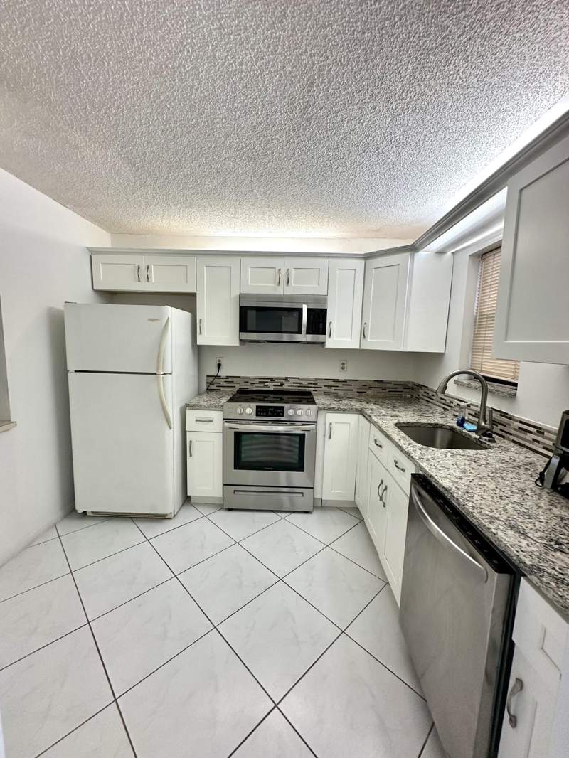 2 bedroom Condominium at 9370 SW 8th  Street, ISLE OF SANDALFOOT CONDO, Boca Raton — photo 1