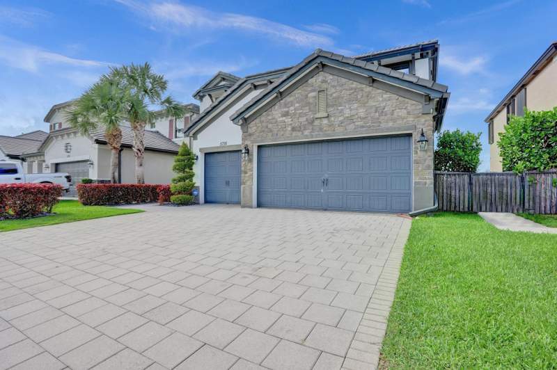 4 bedroom Single Family Residence at 5716 Sandbirch Way, Silverwood Estates, Lake Worth — photo 2