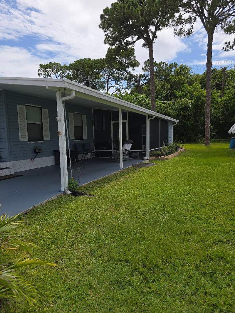 2 bedroom Mobile Home at 5631 Hemingway Court #C-04, Tropical Isles, Fort Pierce — photo 2
