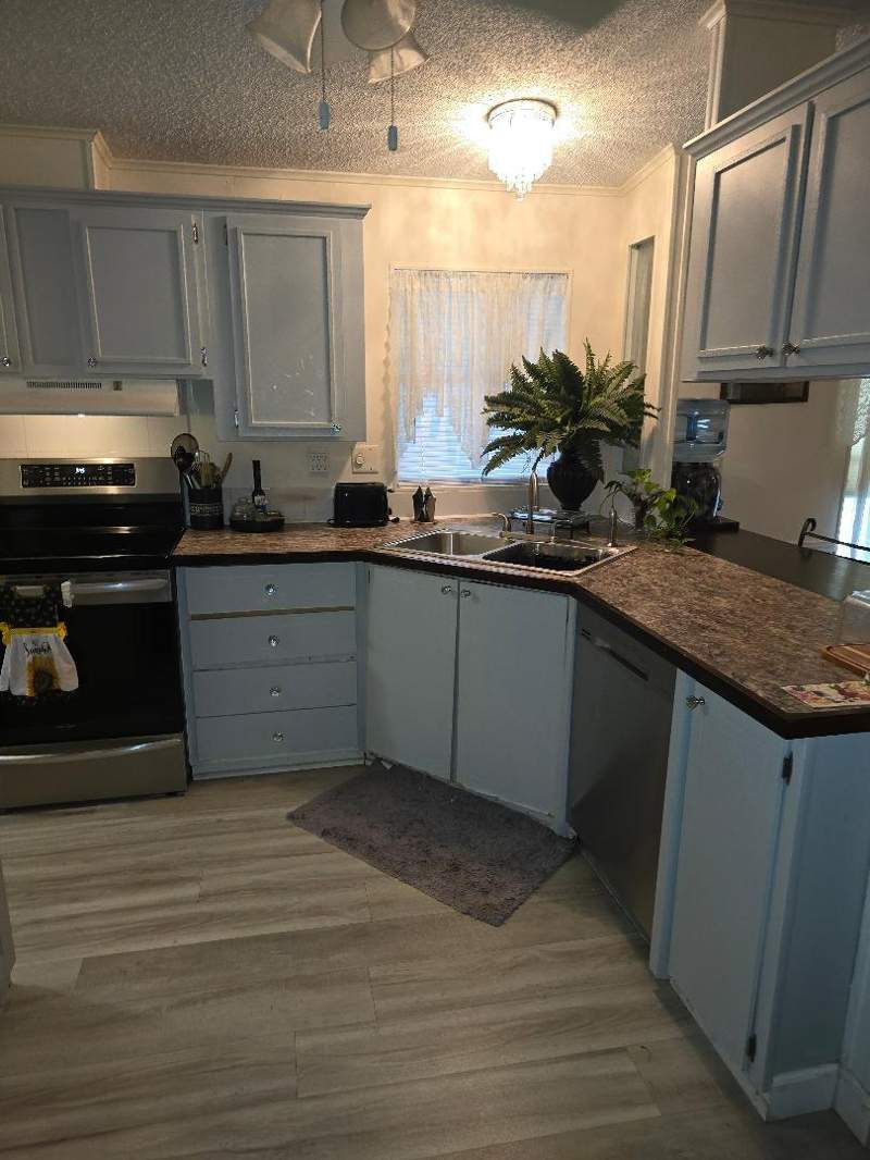 2 bedroom Mobile Home at 5631 Hemingway Court #C-04, Tropical Isles, Fort Pierce — photo 5