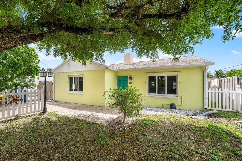 3 bedroom Single Family Residence at 318 W Mango Street, LANTANA, Lantana — photo 2