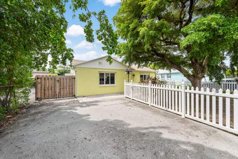 318 W Mango Street, Lantana FL - photo 15 of 61