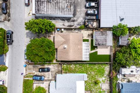 318 W Mango Street, Lantana FL - photo 9 of 61