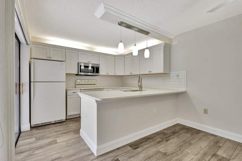 2 bedroom Townhouse at 7118 71ST Way, HERITAGE VILLAGE OF P B LAKES, West Palm Beach — photo 3