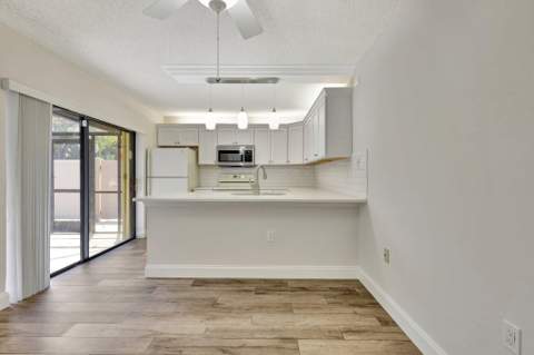 7118 71st Way, West Palm Beach FL - photo 10 of 39