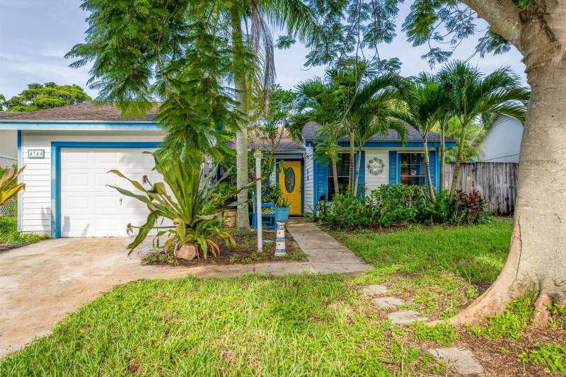 2 bedroom Single Family Residence at 4744 Brook Drive, LAKESIDE GREEN 1, West Palm Beach — photo 1