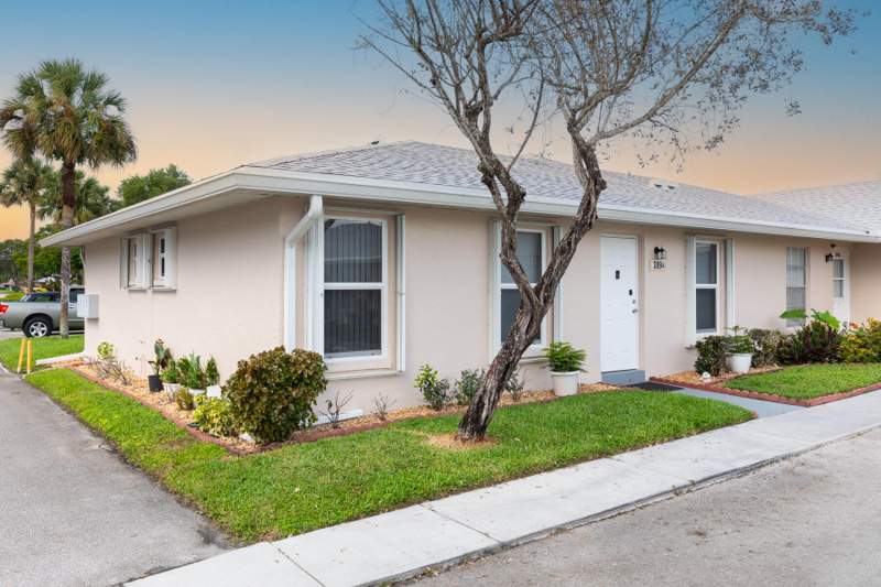2 bedroom Condominium at 389 BENNINGTON Lane #A, COVERED BRIDGE CONDO, Lake Worth — photo 3
