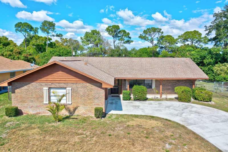3 bedroom Single Family Residence at 543 SE Greenway Terrace, Port St Lucie Section 24, Port St. Lucie — photo 2