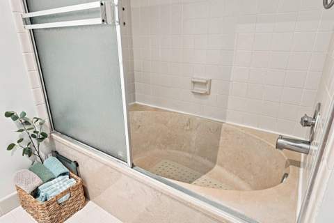 11 Lexington Lane #B, Palm Beach Gardens FL - photo 18 of 27