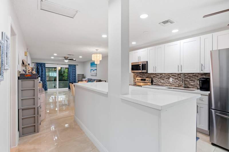 2 bedroom Villa at 13984 Via Flora #C, Palm Greens , Delray Beach — photo 2