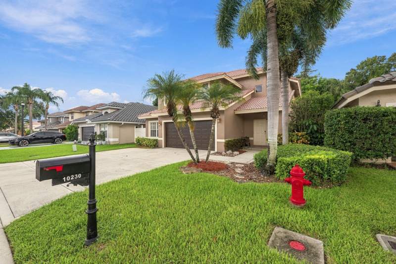 4 bedroom Single Family Residence at 10230 Brookville Lane, HILLSBORO COUNTRY CLUB, Boca Raton — photo 2
