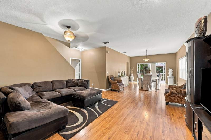 4 bedroom Single Family Residence at 10230 Brookville Lane, HILLSBORO COUNTRY CLUB, Boca Raton — photo 3