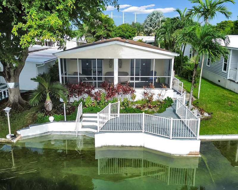 3 bedroom Mobile Home at 5420 Lagoon Drive, Ravenswood Estates & Marinas, Fort Lauderdale — photo 2