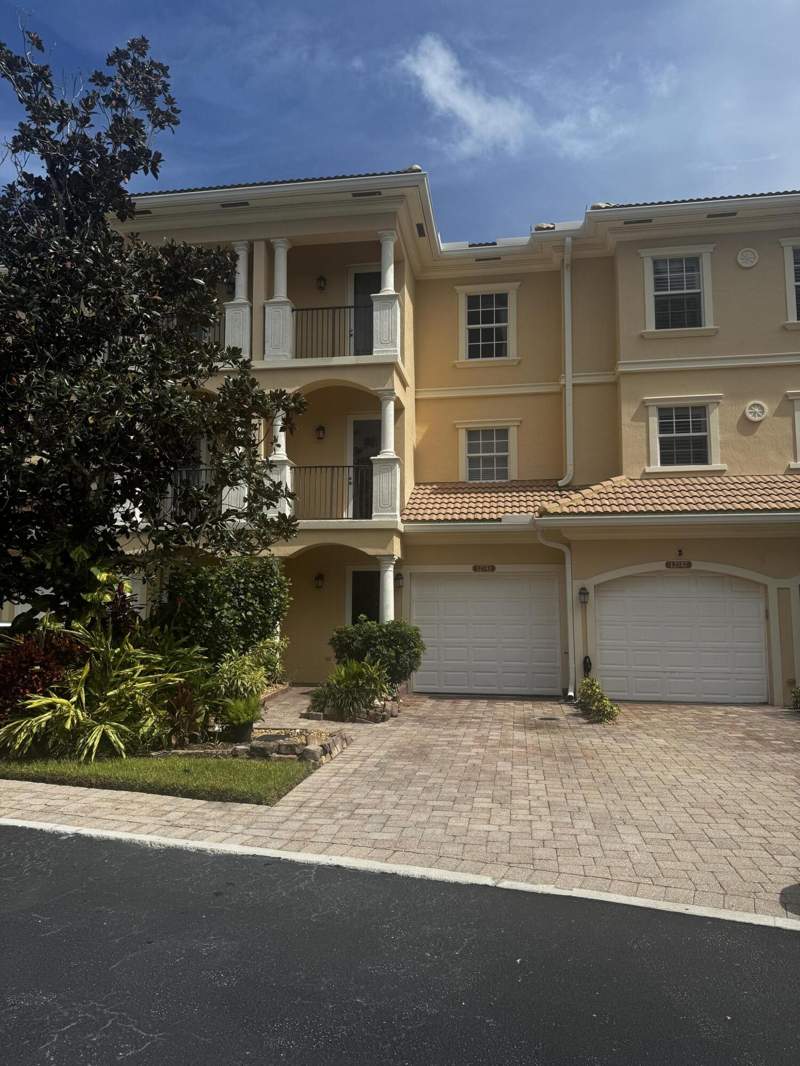 3 bedroom Townhouse at 12743 SE OLD CYPRESS Drive #7-904, TRANQUILITY CONDO, Hobe Sound — photo 1