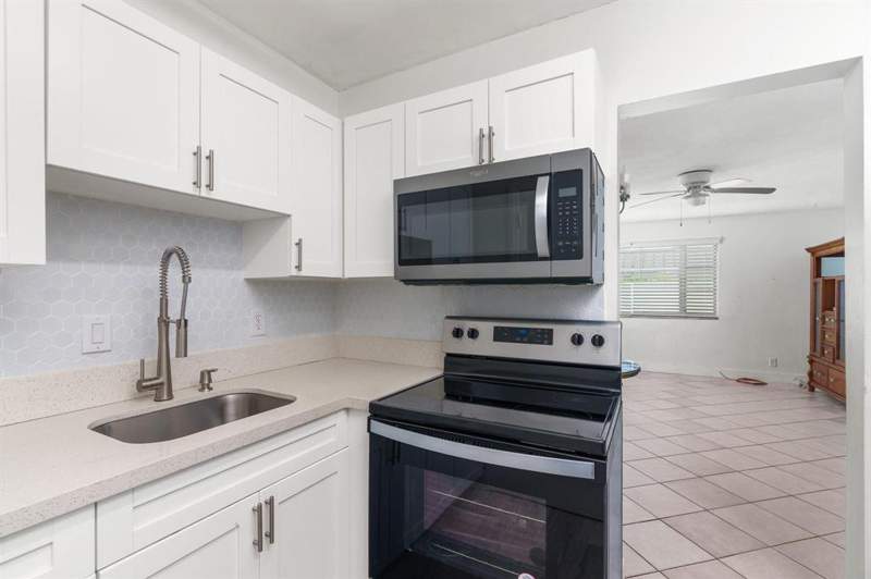 2 bedroom Stock Cooperative at 418 S CYPRESS Road #106, VIRGINIAN APARTMENTS, Pompano Beach — photo 1