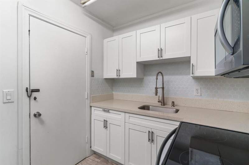 2 bedroom Stock Cooperative at 418 S CYPRESS Road #106, VIRGINIAN APARTMENTS, Pompano Beach — photo 4
