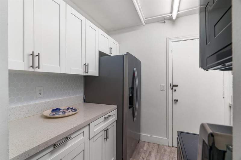 2 bedroom Stock Cooperative at 418 S CYPRESS Road #106, VIRGINIAN APARTMENTS, Pompano Beach — photo 2