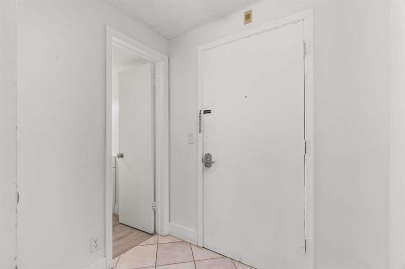 2 bedroom Stock Cooperative at 418 S CYPRESS Road #106, VIRGINIAN APARTMENTS, Pompano Beach — photo 5