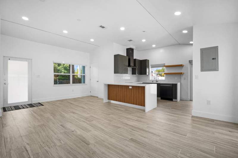 2 bedroom Single Family Residence at 245 SW 20th Street, Lauderdale, Fort Lauderdale — photo 4
