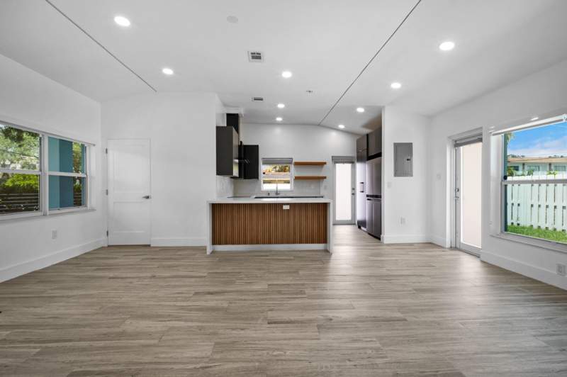 2 bedroom Single Family Residence at 245 SW 20th Street, Lauderdale, Fort Lauderdale — photo 3