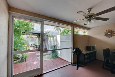 1371 Woodcrest Road, West Palm Beach FL - photo 10 of 27