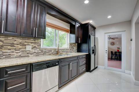 1371 Woodcrest Road, West Palm Beach FL - photo 11 of 27