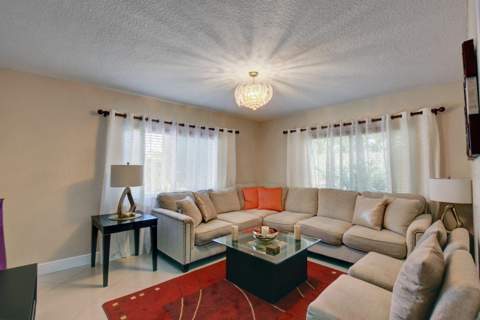 1371 Woodcrest Road, West Palm Beach FL - photo 12 of 27