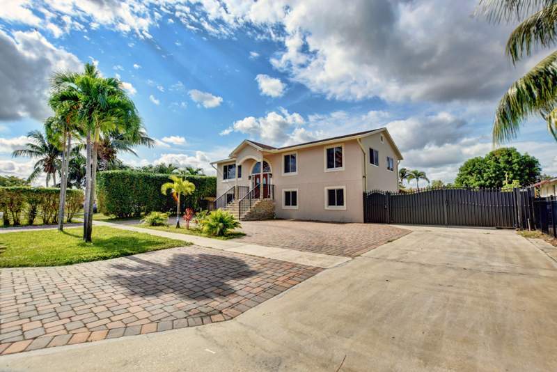6 bedroom Single Family Residence at 1371 Woodcrest Road, WOODCREST, West Palm Beach — photo 2