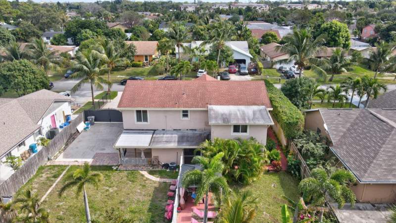 6 bedroom Single Family Residence at 1371 Woodcrest Road, WOODCREST, West Palm Beach — photo 3