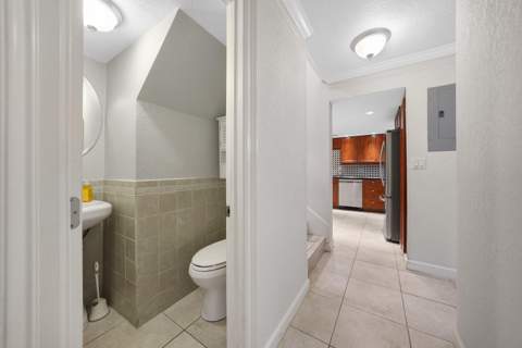 557 NW 97TH Avenue, Plantation FL - photo 10 of 35
