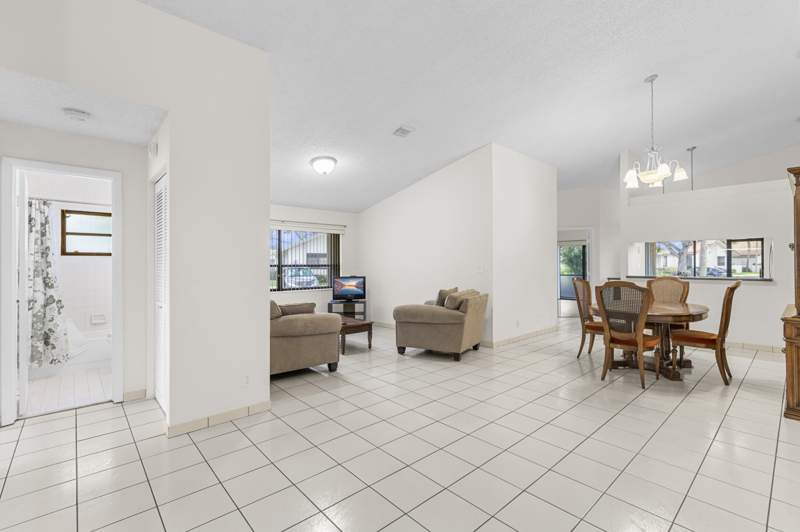 2 bedroom Villa at 1001 NW 79th Avenue, JACARANDA PARCEL 407, Plantation — photo 5