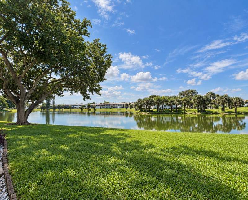 2 bedroom Condominium at 108 Somerset F, SOMERSET CONDOS, West Palm Beach — photo 2
