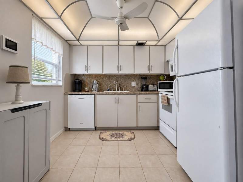 2 bedroom Condominium at 108 Somerset F, SOMERSET CONDOS, West Palm Beach — photo 3
