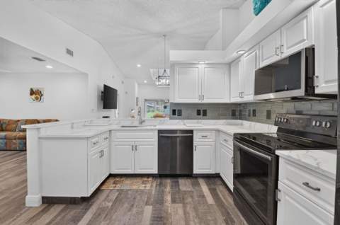 6427 Pointe Pleasant Circle, Delray Beach FL - photo 16 of 73