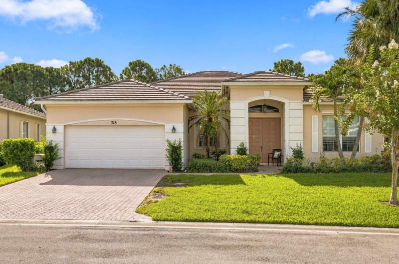 3 bedroom Single Family Residence at 718 SW Myakka River, LAKE FOREST AT ST LUCIE WEST PHASE 3, Port St. Lucie — photo 1